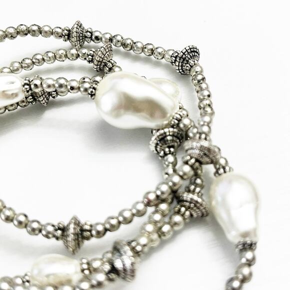 NEW Chico's Faux Pearl Stretch Bracelets - Set of 4 - Picture 3 of 6